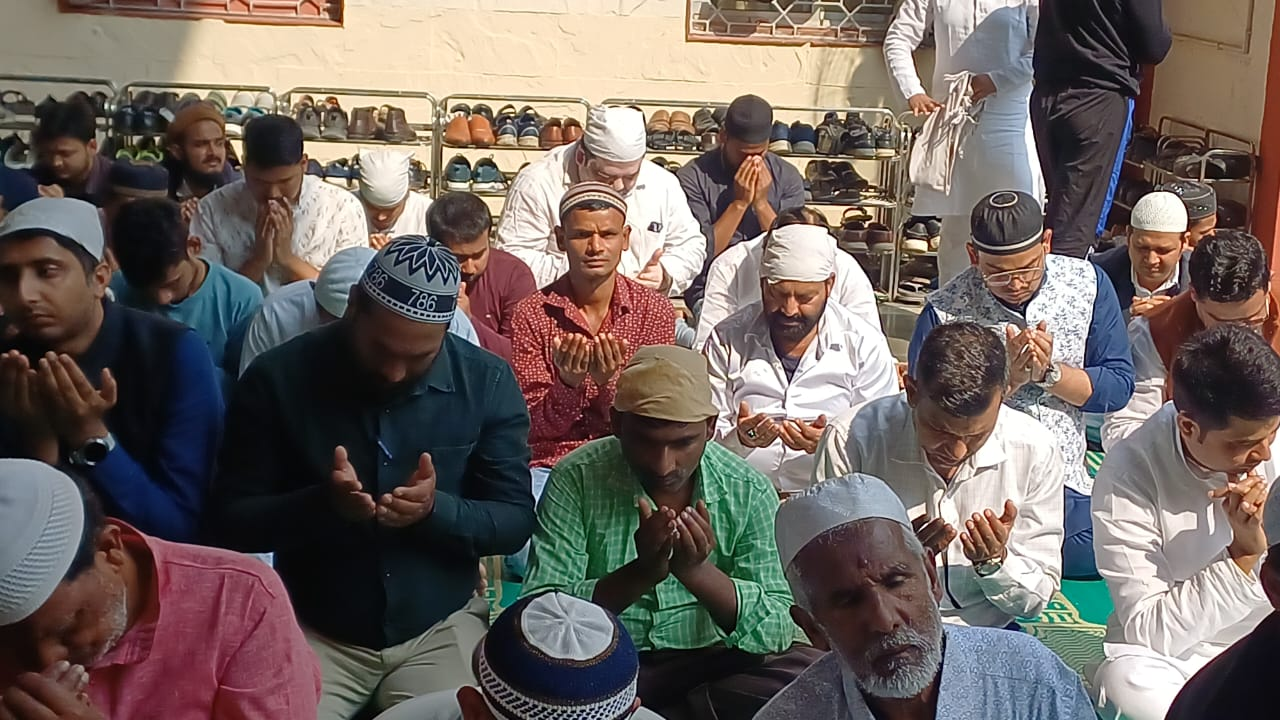 पटना में रमजान के पहले जुमे पर उमड़ा जनसैलाब, नन्हे रोजेदारों ने तरक्की और भाईचारे की दुआ मांगी