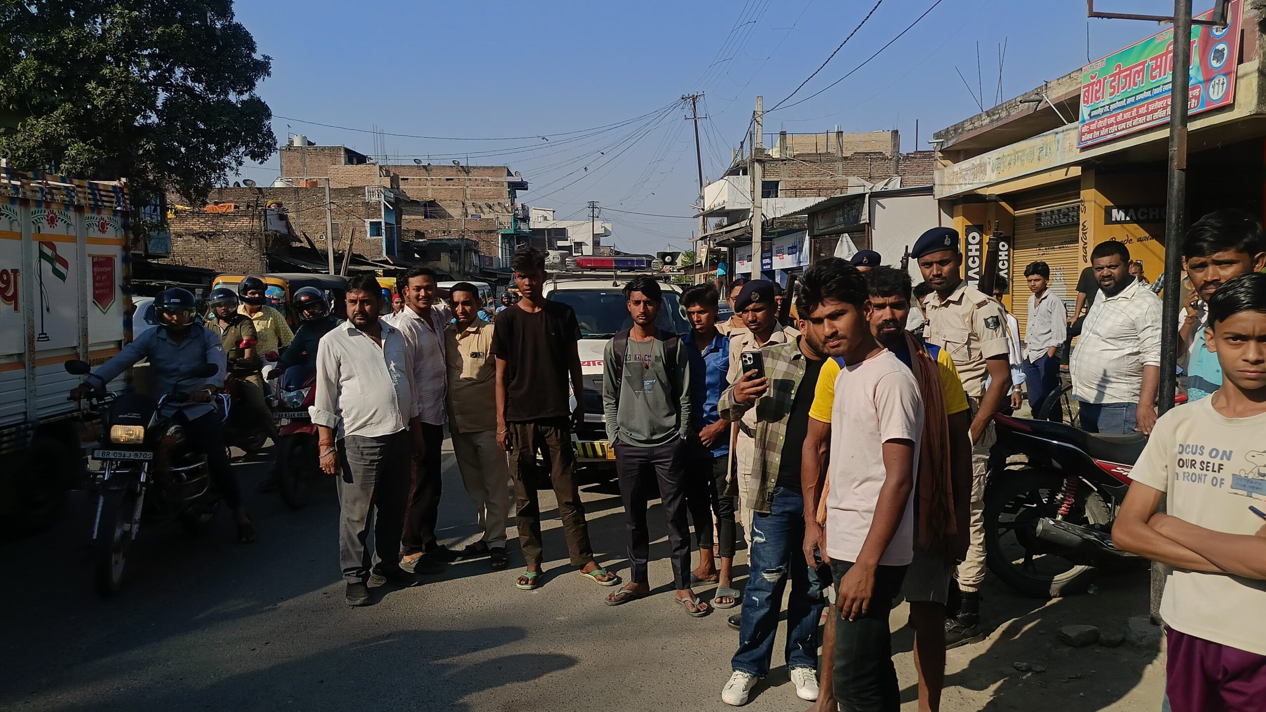 मुसरीघरारी में मॉडिफाइड बाइक पर प्रशासन की सख्ती, गैराज में छापेमारी कर दो बाइक जब्त