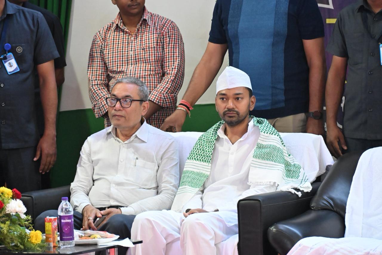 इफ्तार में बदला बॉडी लैंग्वेज! ‘गेस्ट अपीयरेंस’ में नजर आए CM नीतीश, टोपी उतारते ही सियासी कयास शुरू