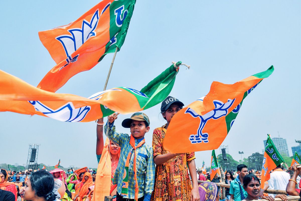 पीएम मोदी ने कोलकाता में किया 18,680 करोड़ की परियोजनाओं का उद्घाटन और शिलान्यास, बंदरगाह व रेल ढांचे होंगे मजबूत