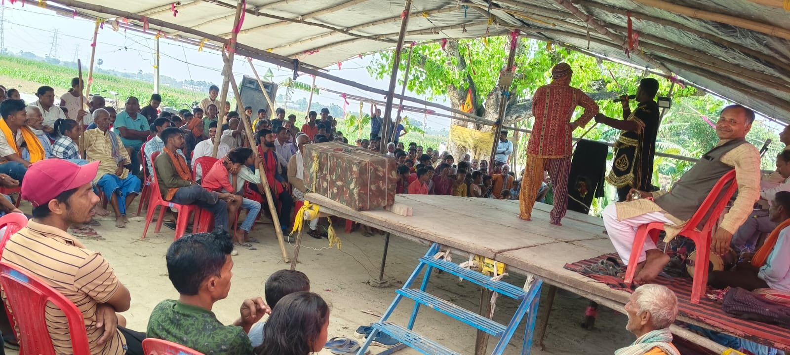 भव्य रासलीला ने मोहा ग्रामीणों का मन, कलाकारों ने बांधा समां