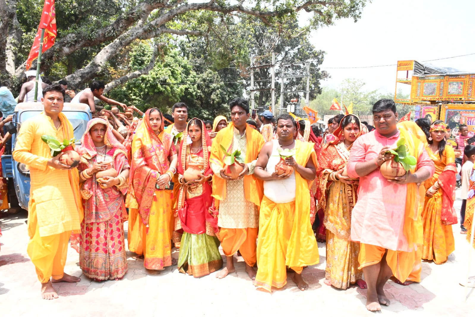 बखरी बुजुर्ग में अष्टयाम महायज्ञ को ले निकली भव्य कलश शोभा यात्रा 