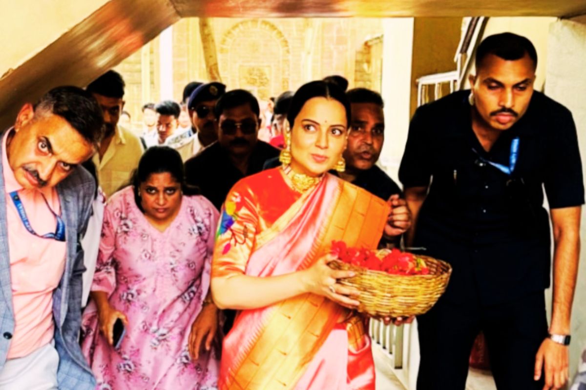 मां काली के दरबार में बॉलीवुड ‘क्वीन’ कंगना रनौत, बंगाल और देशवासियों की सुख-शांति का मांगा आशीर्वाद