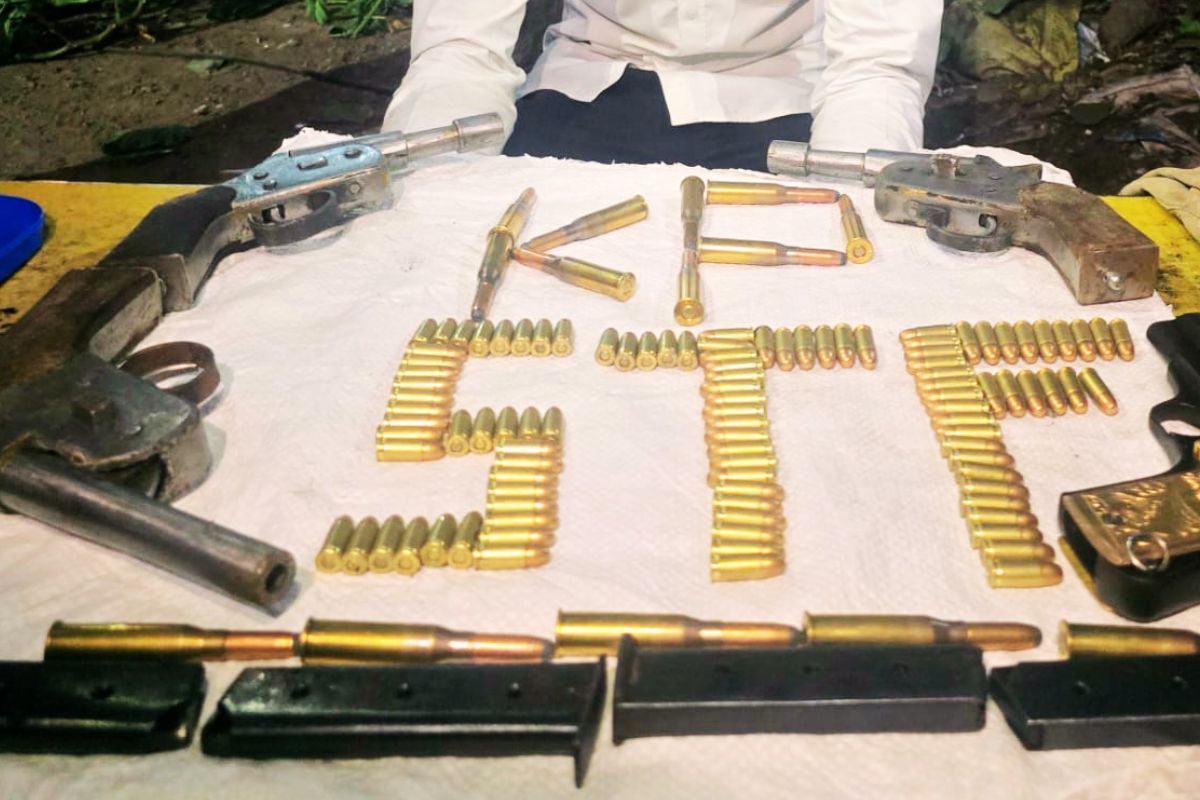 चुनाव से पहले STF ने बिहार के हथियार तस्कर को कोलकाता में दबोचा, पिस्टल और 100 से ज्यादा कारतूस बरामद