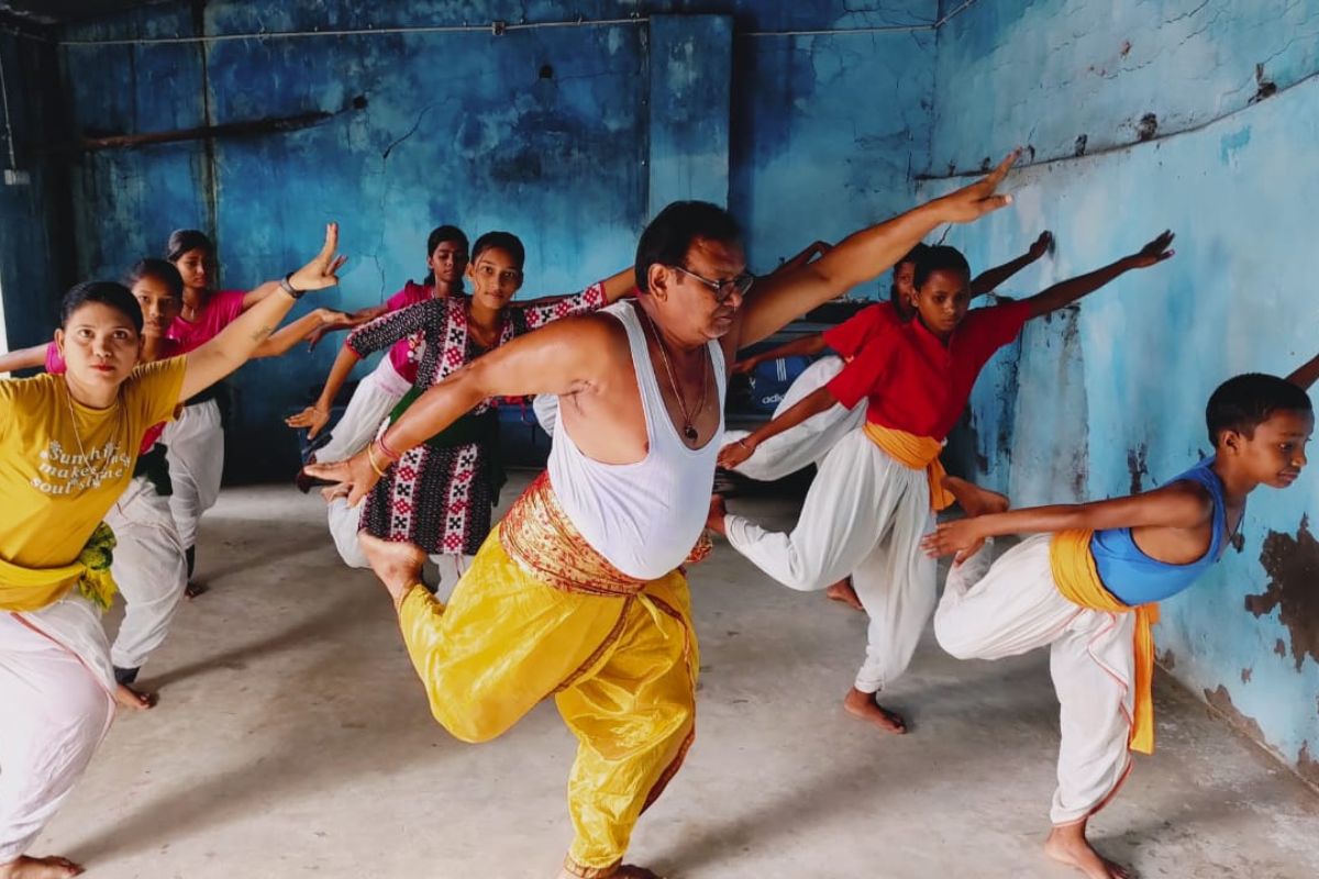 अंतरराष्ट्रीय नृत्य दिवस पर छऊ नृत्य की गूंज, सरायकेला-खरसावां की कला को मिला विश्व स्तर का सम्मान 