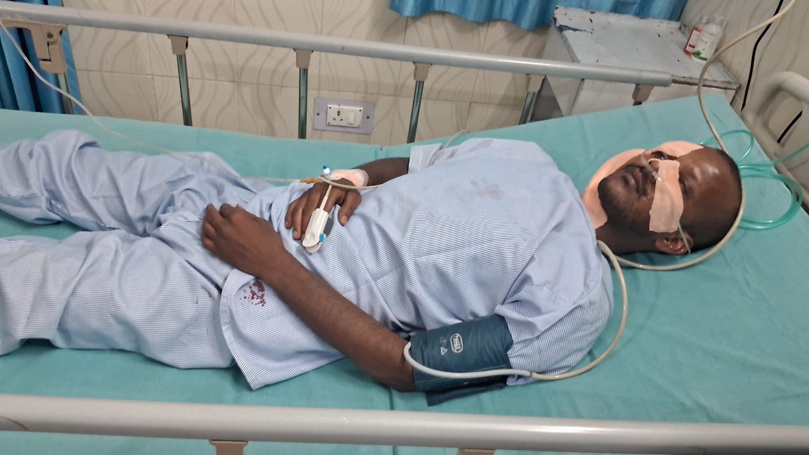 मुसरीघरारी में युवक पर चा”कू से ह”मला, परीक्षा दिलवाकर पत्नी के साथ घर लौट रहे युवक को बदमाशों ने बनाया निशाना