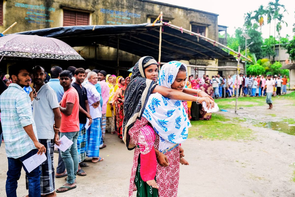बंगाल में काउंटिंग से पहले खलबली, 15 बूथों पर री-पोलिंग के बीच इलेक्शन कमीशन ने 242 नये ऑब्जर्वर तैनात किये
