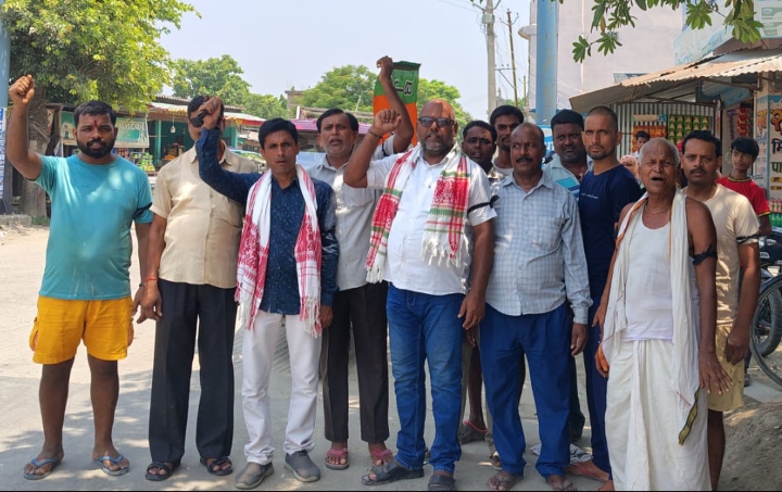 आपातकाल की वर्षगांठ पर भाजपा कार्यकर्ताओं ने किया धरना– प्रदर्शन