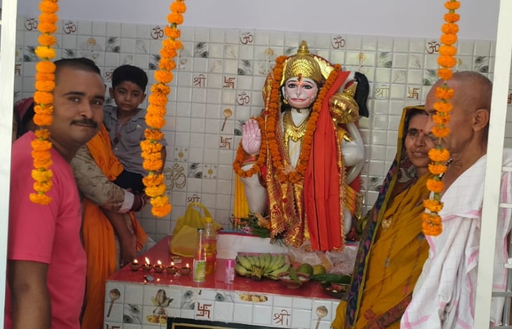 पूर्ण भक्ति भाव से की गई हनुमान मंदिर में मूर्ति की प्राण– प्रतिष्ठा 