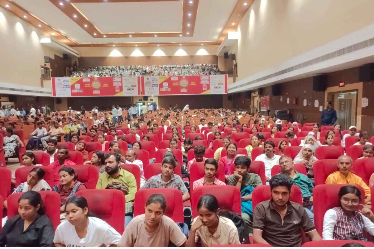 धनबाद में प्रभात खबर प्रतिभा सम्मान समारोह का आयोजन, मेधावी स्टूडेंट्स हुए सम्मानित