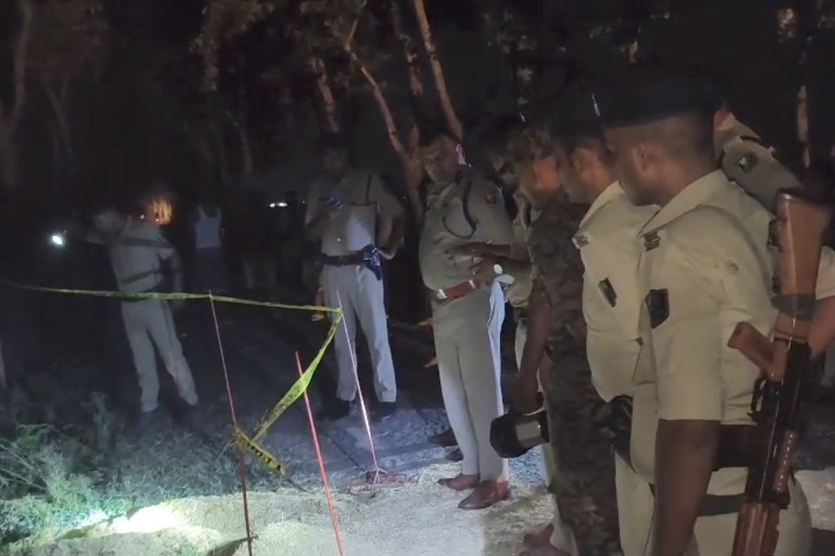 बिहार : बेगूसराय के गढ़पुरा में बोरे में बंद मिली युवती की लाश, तेज दुर्गंध से हुआ खुलासा