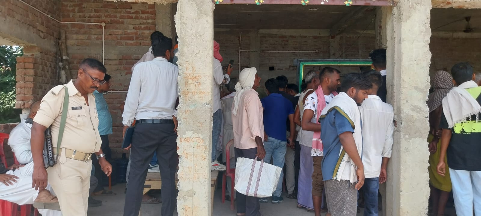 भरत तिवारी के एनकाउंटर के साथ दफन हो गए कई राज, घर-परिवार का क्या है माहौल, जानिए पूरी रिपोर्ट