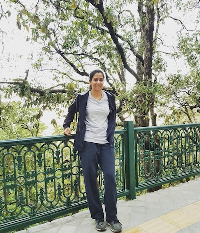 पहले शादी, फिर कैडर बदला, अब पड़ोसी जिलों के DM बने IAS पति-पत्नी, जानिए अलंकृता-अंशुल की कहानी