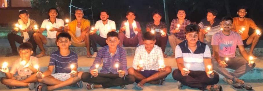भरत तिवारी एनकाउंटर मामले में कैमूर की  सड़क पर उतरे सैकड़ों लोग, कैंडल मार्च निकाल कर किया प्रदर्शन