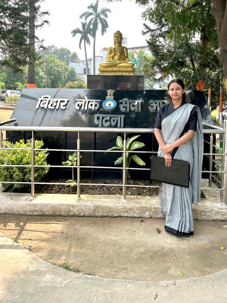 पापा ने कहा था, इतने बड़े सपने मत देखो, बिहार के छोटे से गांव की बेटी ने महज 21 साल की उम्र में अधिकारी बन दिखाया, पढ़िए पूरी कहानी