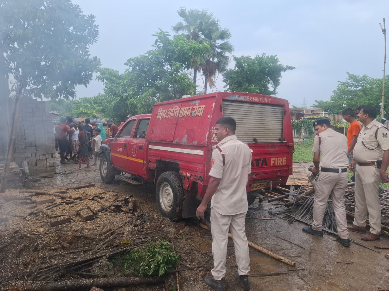 Cylinder Blast: एक धमाका और देखते ही देखते राख हो गए 6 घर, गांव में मची चीख-पुकार