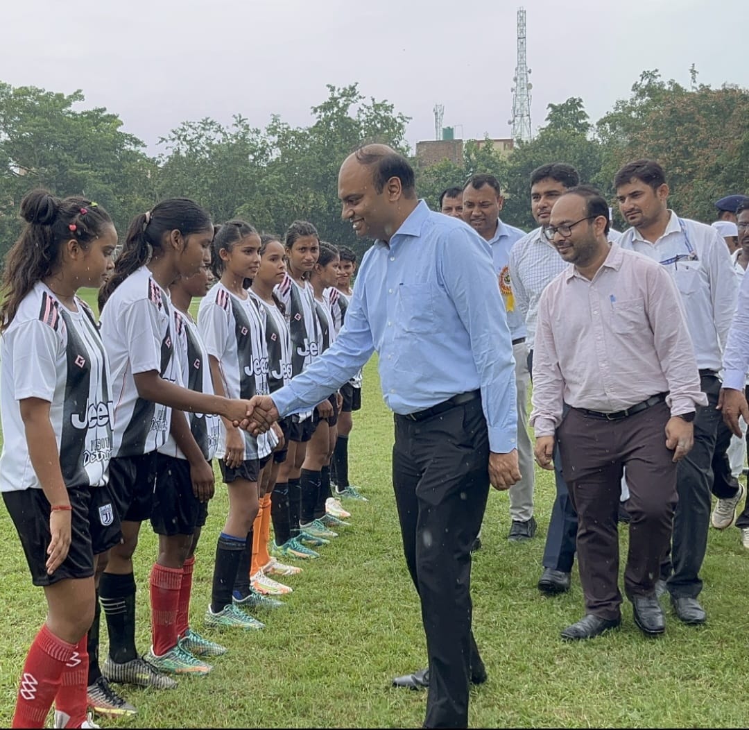 खेल जीत-हार से आगे बढ़कर व्यक्तित्व निर्माण और अनुशासन का सशक्त माध्यम है, डीएम रोशन कुशवाहा