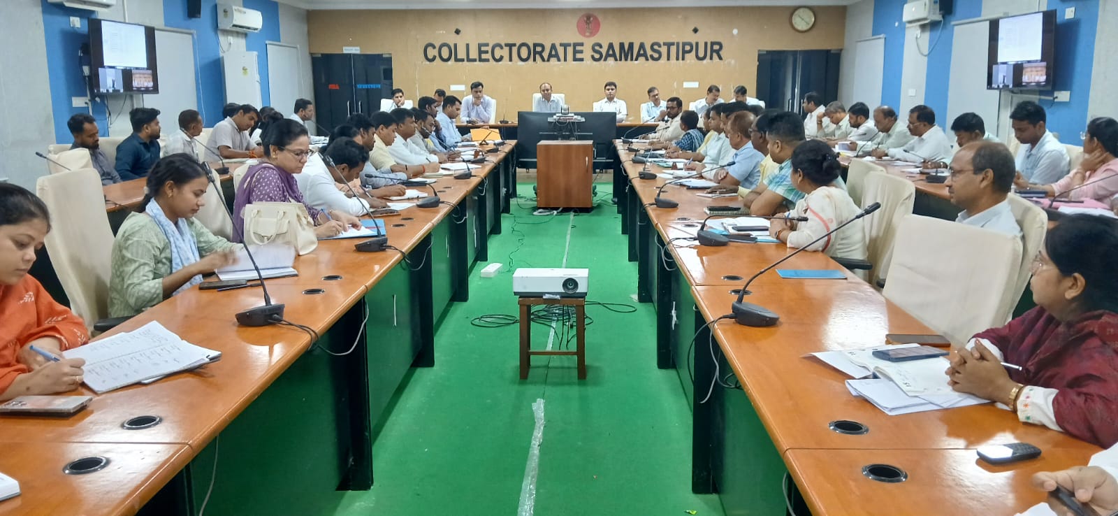 राजस्व वसूली और विकास कार्यों में तेजी लाने के निर्देश, आपदा तैयारियों की भी हुई समीक्षा