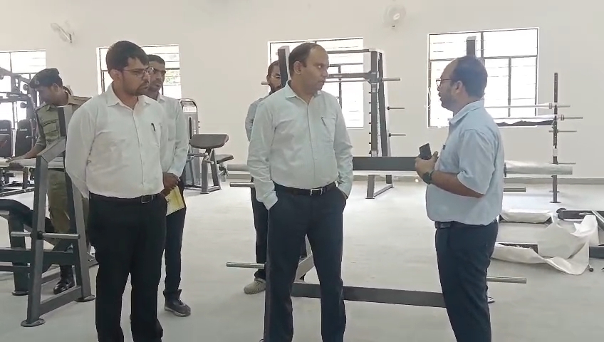 समस्तीपुर में जल्द शुरू होगी आधुनिक खेल भवन-सह-व्यायामशाला, डीएम ने निरीक्षण कर शीघ्र हस्तांतरण के दिए निर्देश