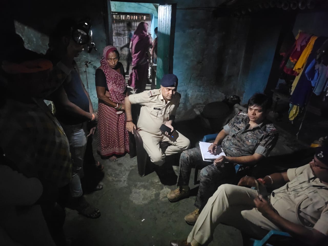किशोरी का श”व पंखे से ल”टका मिला, प्रेम प्रसंग की बात सामने आई