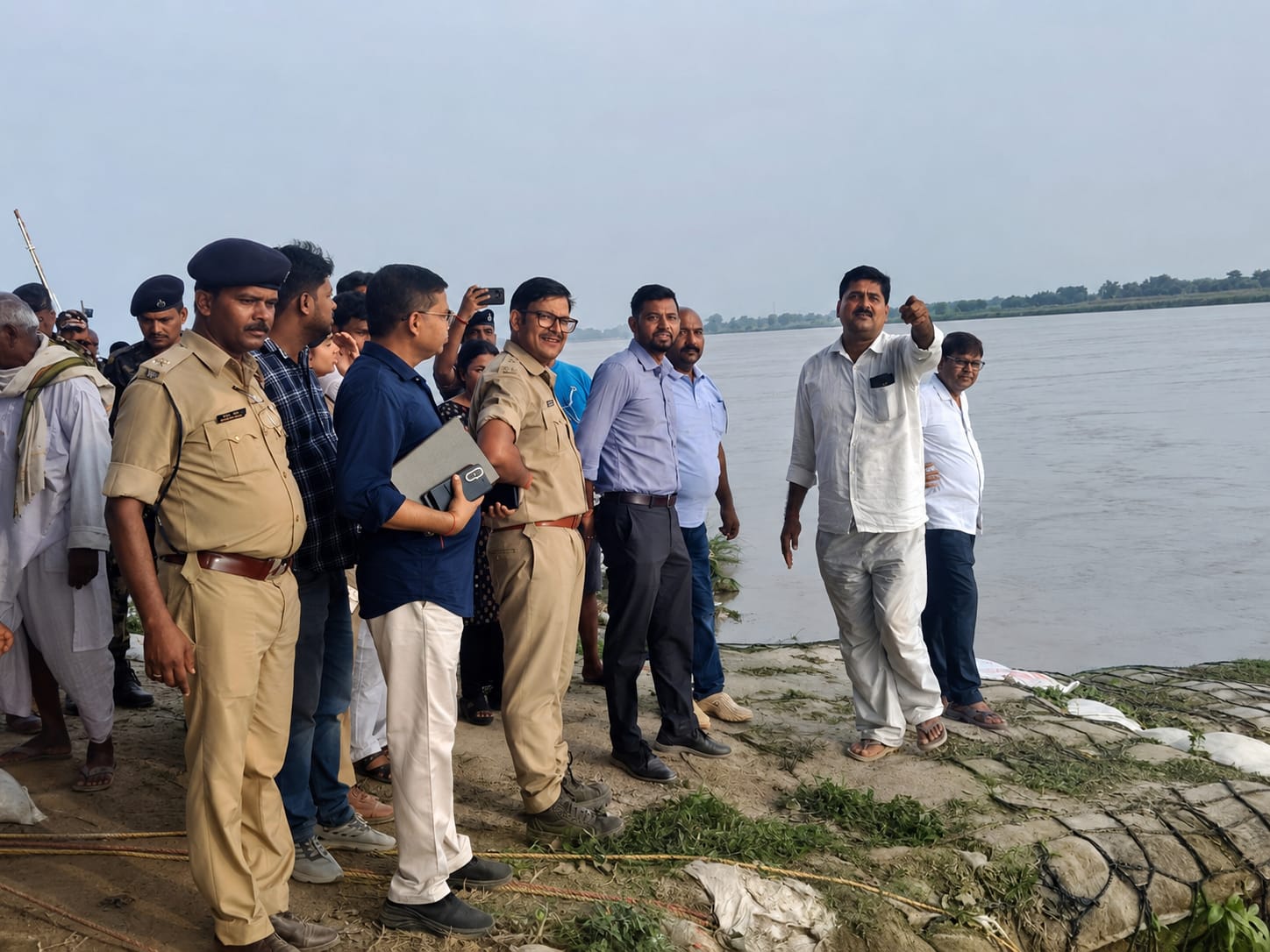 गंडक नदी में संभावित फ्लैश फ्लड के मद्देनजर बिहार में अलर्ट, मुख्य सचिव की अध्यक्षता में उच्चस्तरीय समीक्षा बैठक, NDRF/SDRF की अग्रिम तैनाती एवं व्यापक तैयारियों के निर्देश