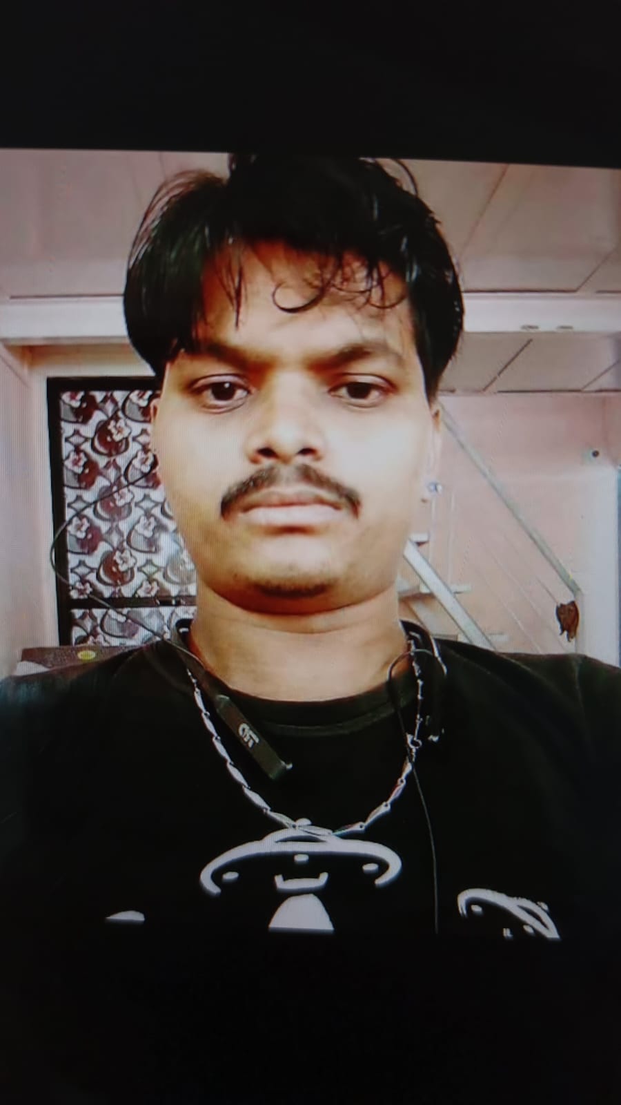 डिवाइडर से टकराई बाइक, घायल युवक की इलाज के दौरान मौ”त