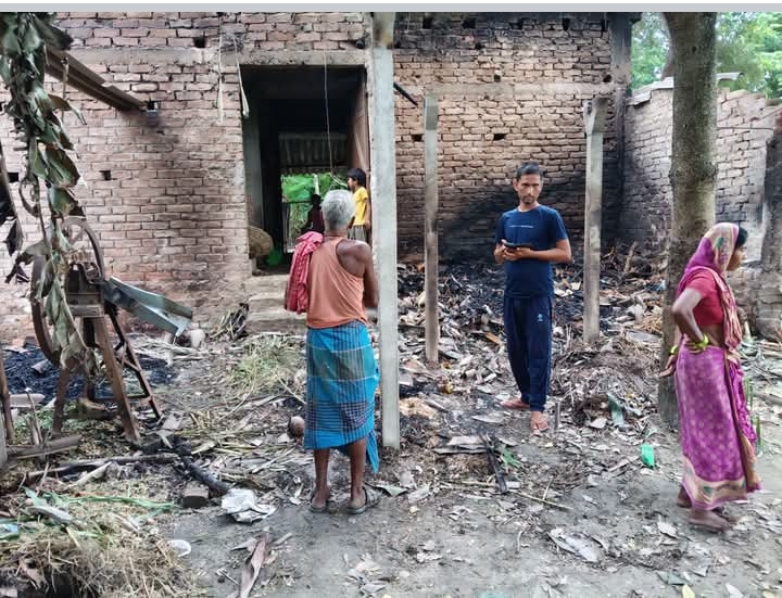 अगलगी में अनाज सहित लाखों रुपये की संपत्ति जलकर राख