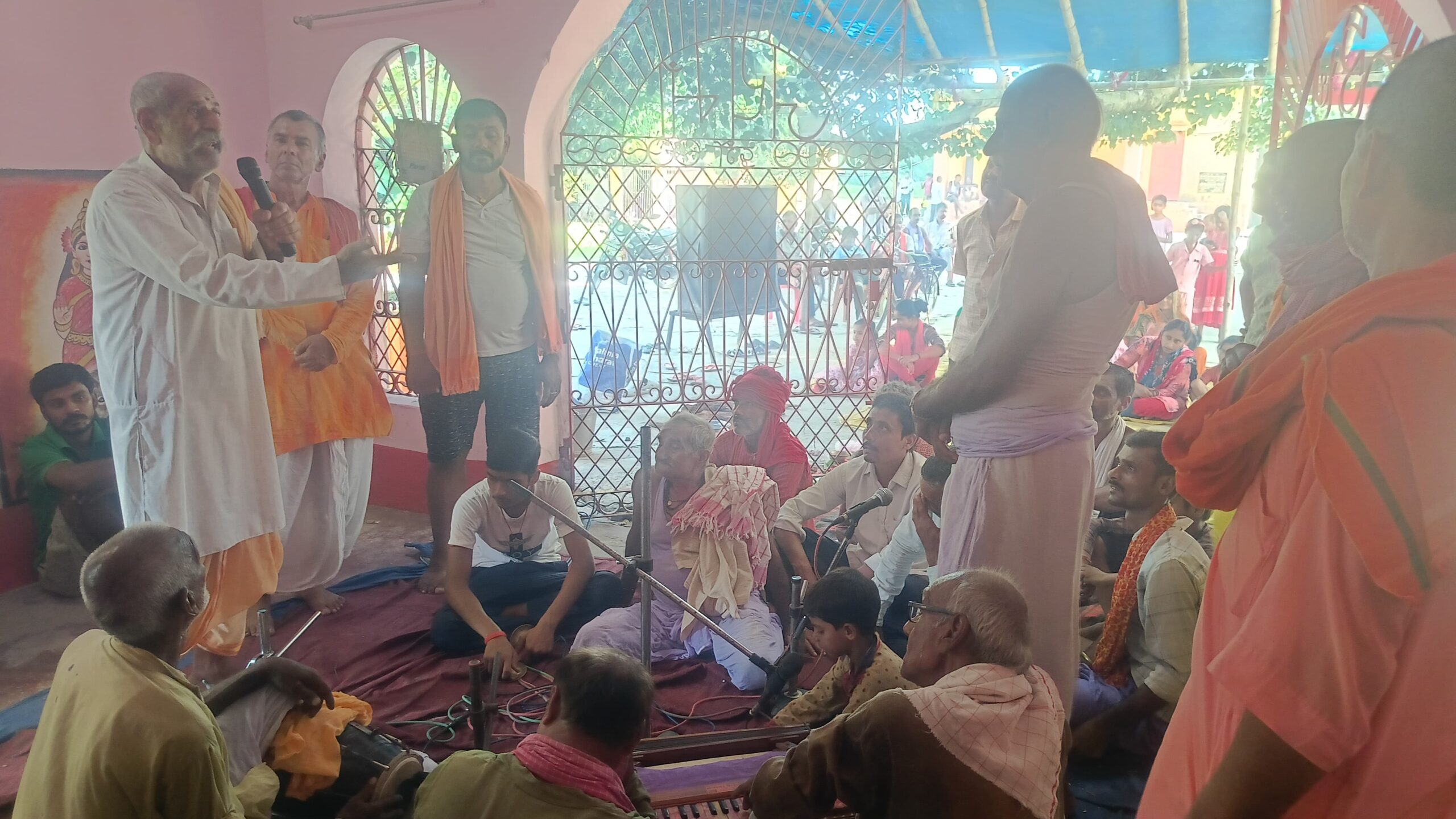 भजन-कीर्तन व कथा के साथ अष्टयाम महायज्ञ का समापन 