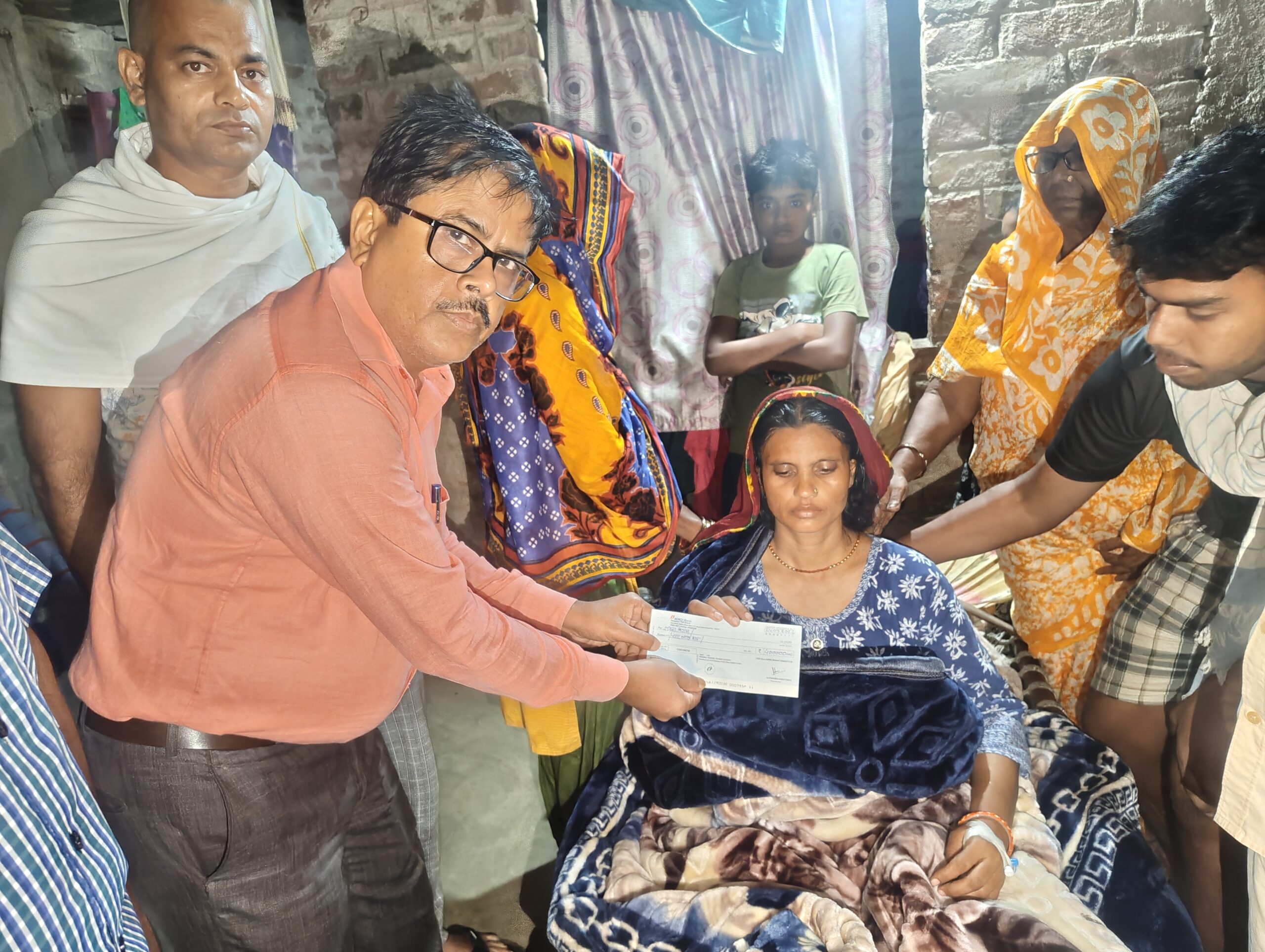 आंधी में स्कूल पर गिरा बरगद का पेड़, तीन बच्चों की मौ”त, 24 घंटे के अंदर मृतकों के परिजनों को मिला 4-4 लाख रुपए का अनुग्रह अनुदान