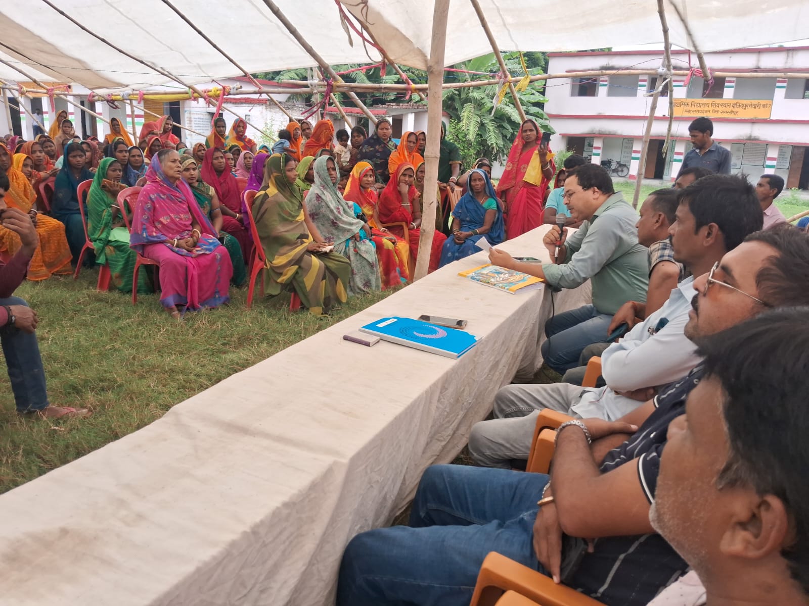 ग्राम सभा में 1780 परिवार आवास योजना के लिए योग्य घोषित, सूची सार्वजनिक कर ग्रामीणों से कराया गया सत्यापन, दोनों हाथ उठाकर दी सर्वसम्मति से सहमति