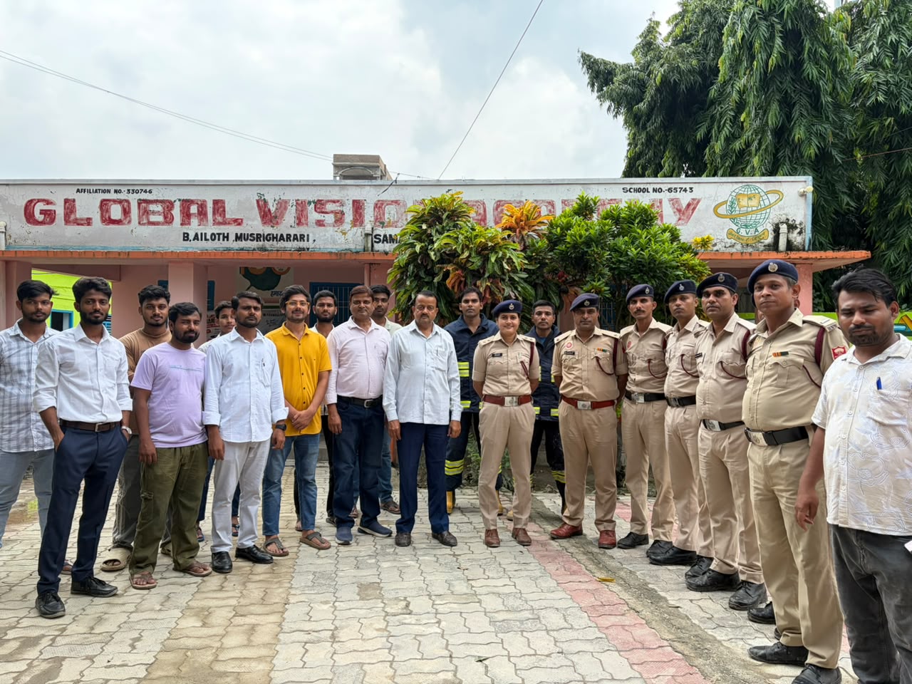 विद्यार्थियों को सिखाए आग से बचाव के तरीके, मॉक ड्रिल के जरिए फायर एक्सटिंग्विशर के इस्तेमाल और आपात स्थिति में सुरक्षित निकलने की दी जानकारी